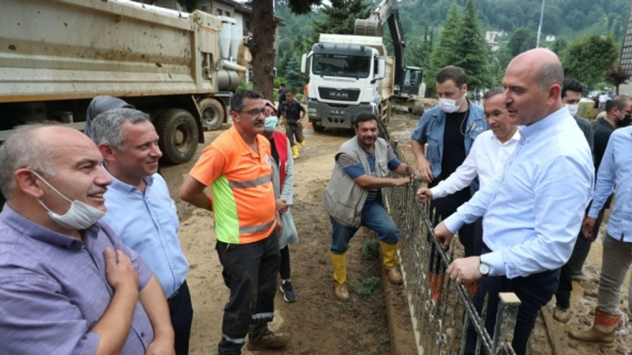 Bakanlar Soylu ve Karaismailoğlu, Rize'de afet bölgesindeki incelemelerini sürdürdü