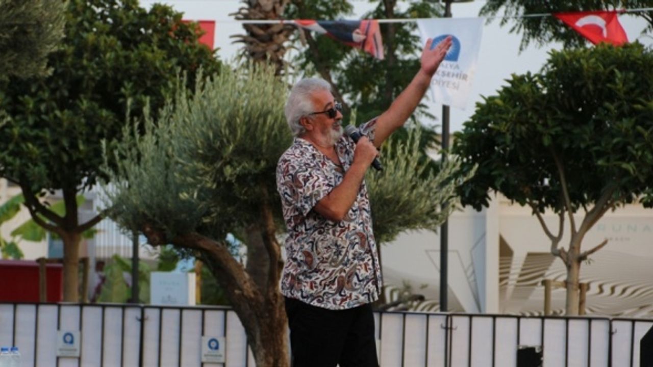 "Hababam Sınıfı" filminin oyuncuları Antalya’da bir araya geldi
