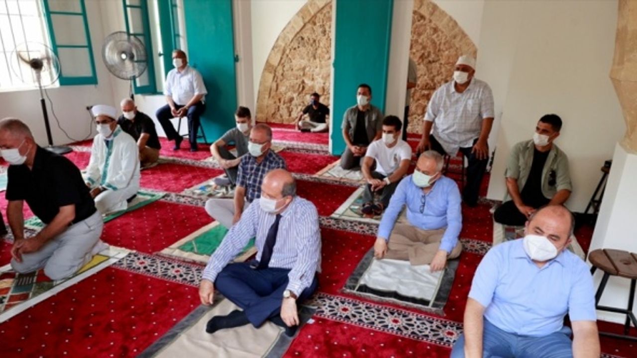 Kapalı Maraş'ta 47 yıl sonra ibadete açılan Bilal Ağa Mescidinde ilk cuma namazı kılındı