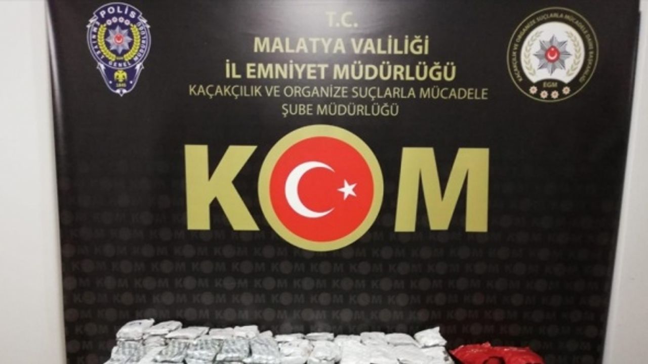 Malatya'da kamyonette 206 kilogram kaçak nargile tütünü ele geçirildi