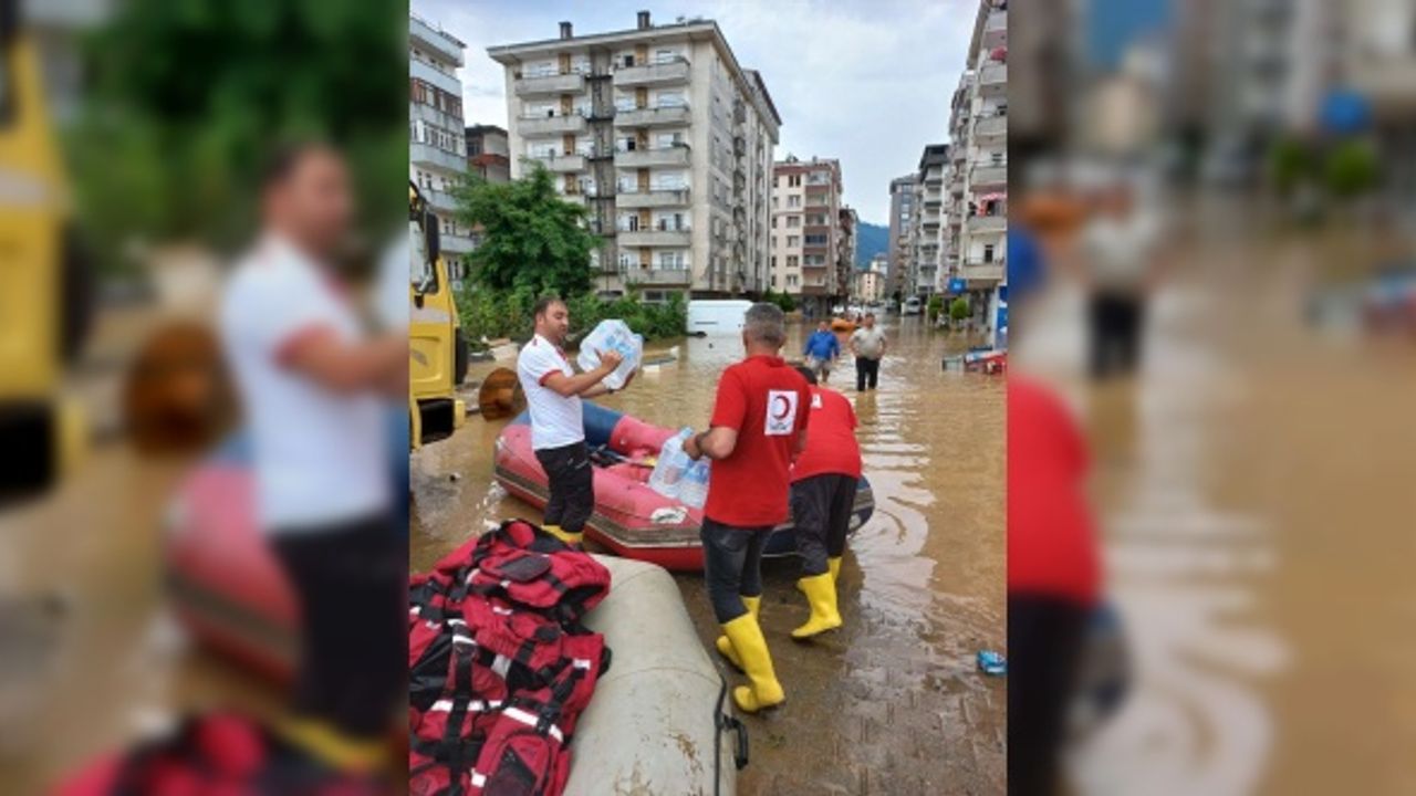 Türk Kızılay, Artvin'deki sel dolayısıyla ekiplerini bölgeye sevk etti