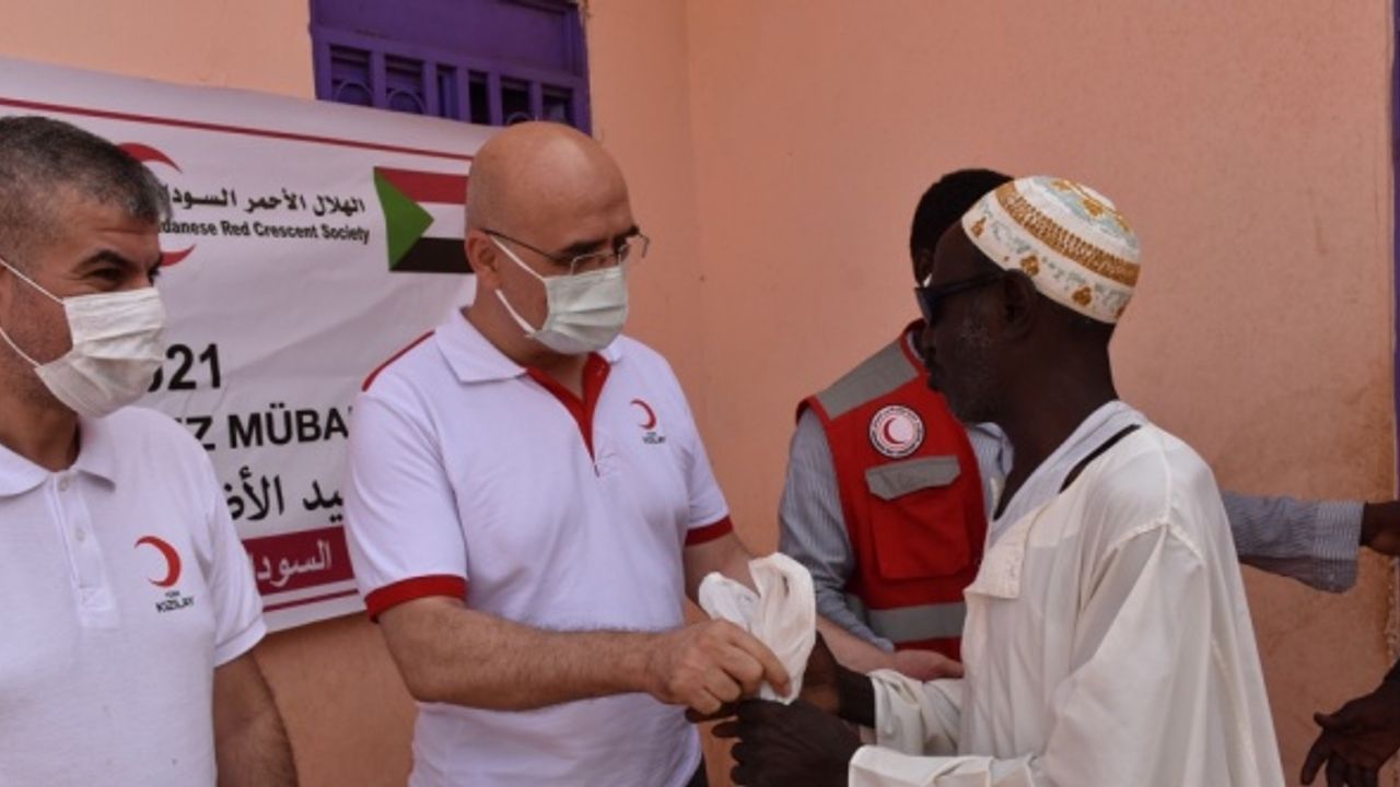 Türk Kızılay Sudan'da 270 bin ihtiyaç sahibine kurban eti dağıttı