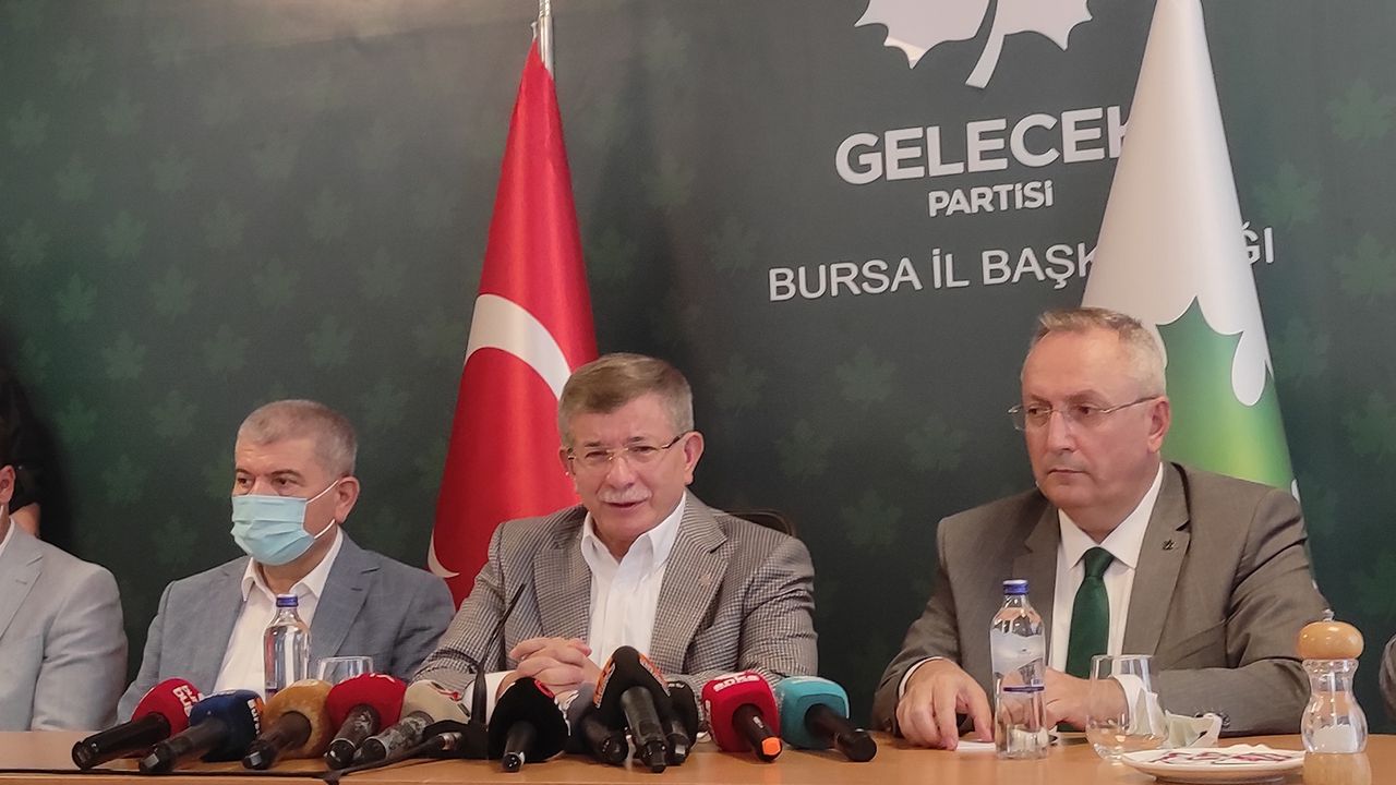 Ahmet Davutoğlu: Türkiye'nin AFAD'ın yeniden yapılandırılması dahil olmak üzere bölge ve konu bazlı bir afet yönetimine geçmesi lazım