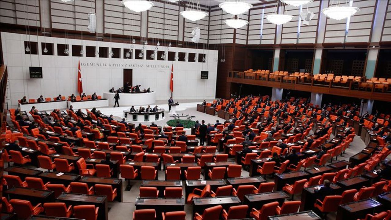 Kulis: AK Parti’nin anayasa çalışmasında, parti kapatma için Meclis’ten onay alınması formülü gündemde