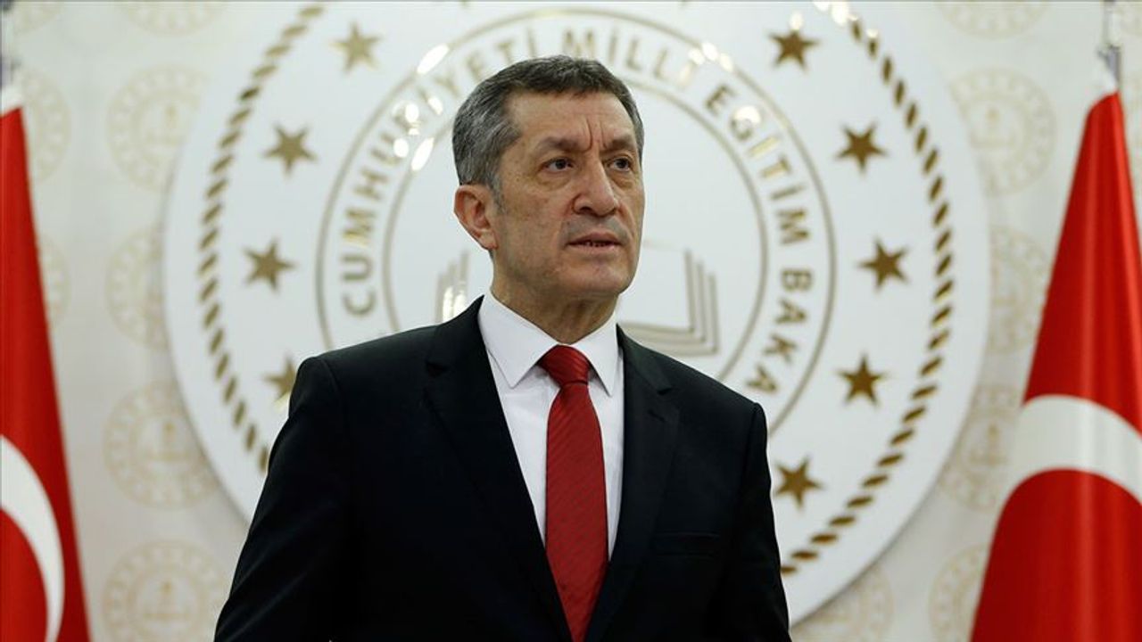 Milli Eğitim Bakanı Ziya Selçuk istifa etti