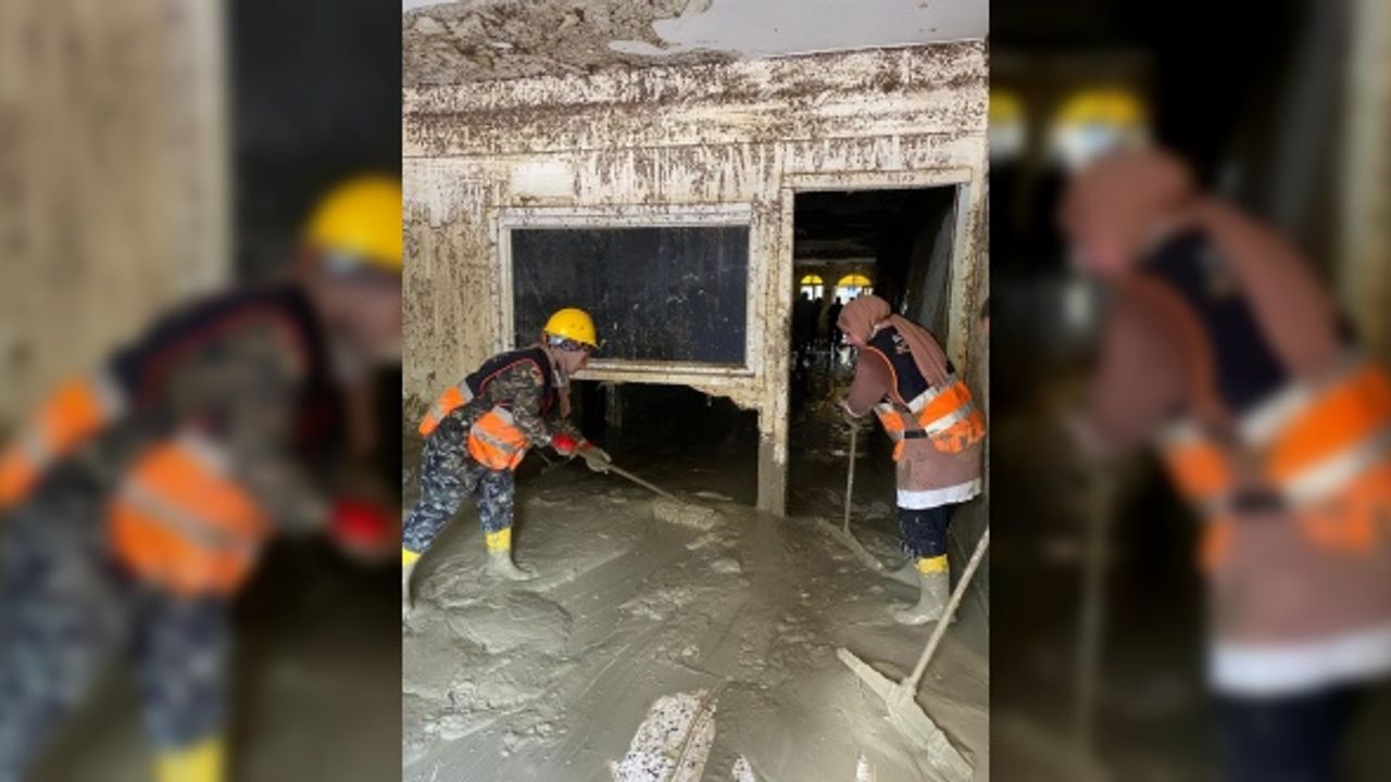 Sinop'ta selin ardından el birliğiyle temizlenen cami hizmete hazır