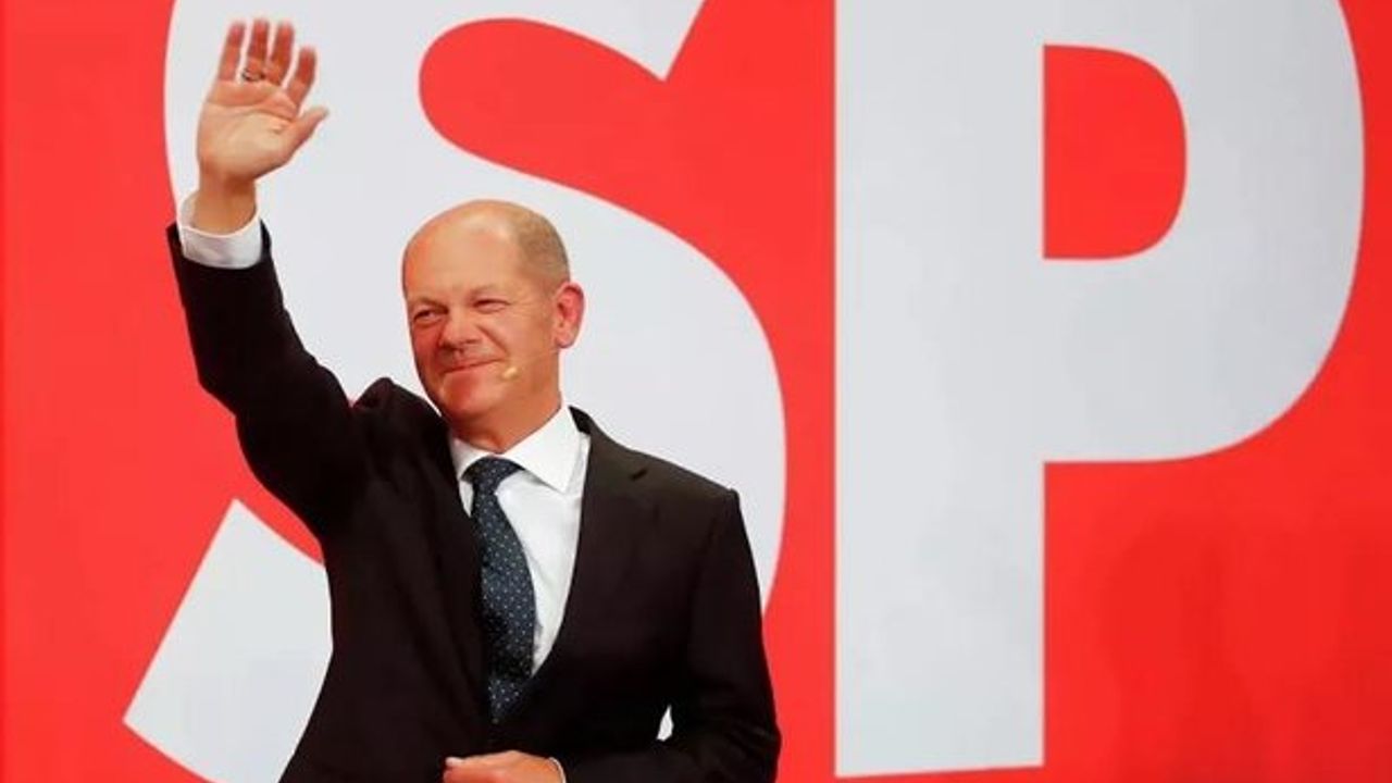Almanya'da resmi geçici sonuçlara göre birinci parti olan SPD'nin adayı Olaf Scholz, koalisyonu kimlerle kuracağını açıkladı