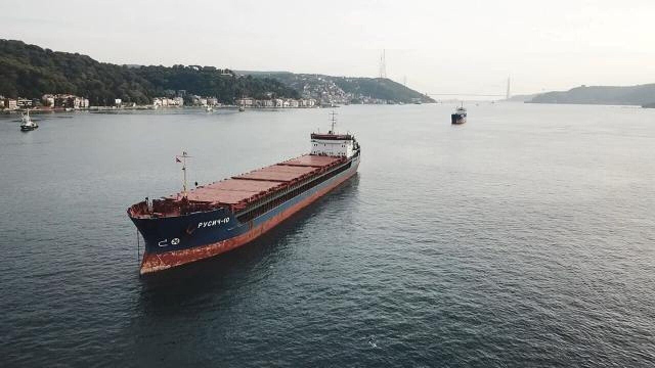 İstanbul Boğazı’nda çarpışan 2 kuru yük gemisi emniyetle demirletildi