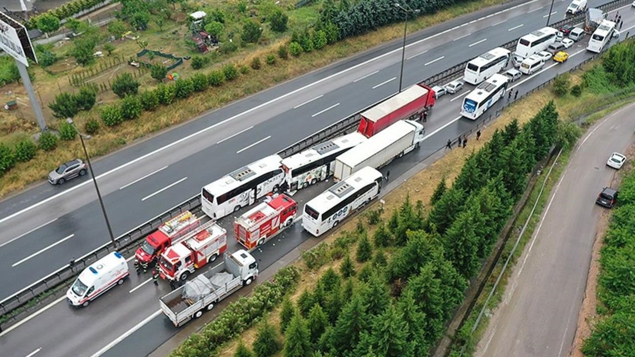 Kocaeli'de servis midibüsü ile özel halk midibüsü çarpıştı: 5 yaralı