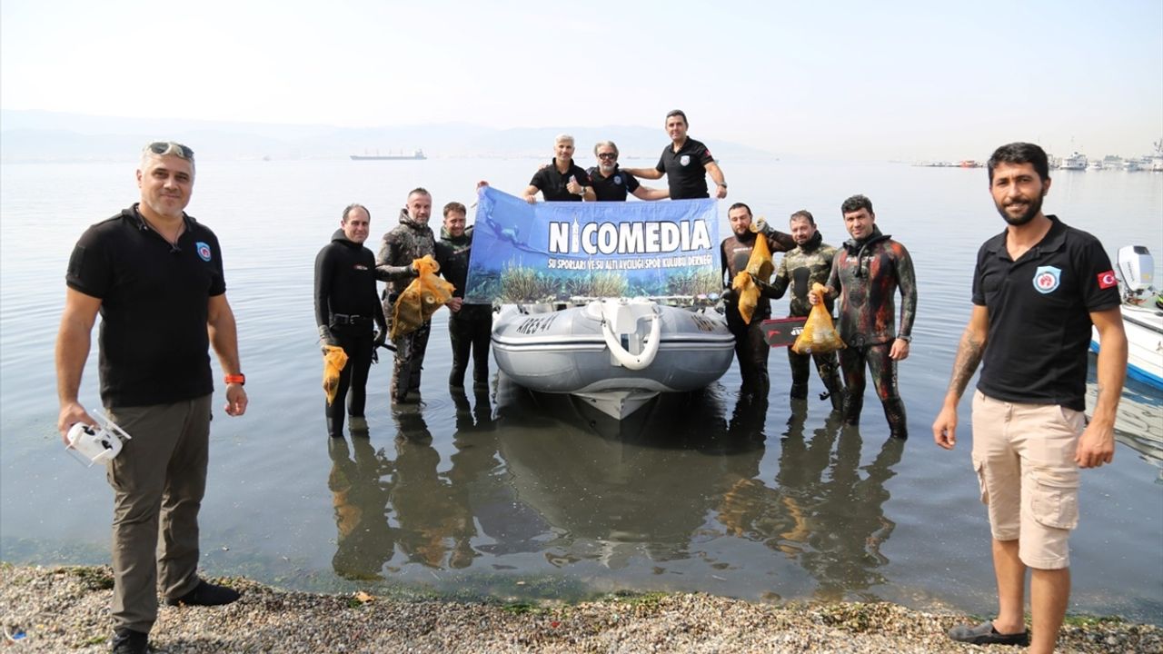 Kocaeli ve Bartın'da gönüllüler sahilleri temizledi
