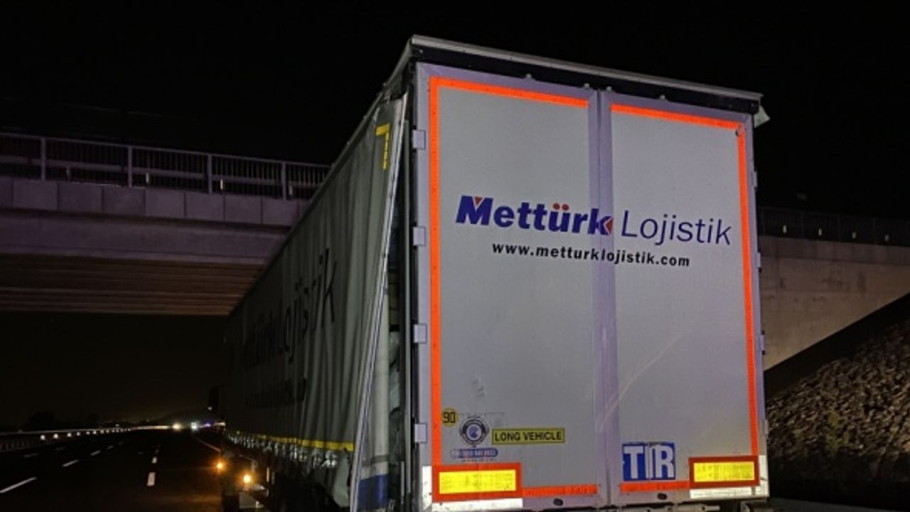 Kuzey Marmara Otoyolu'nda otomobilin tıra çarpması sonucu 1 kişi öldü