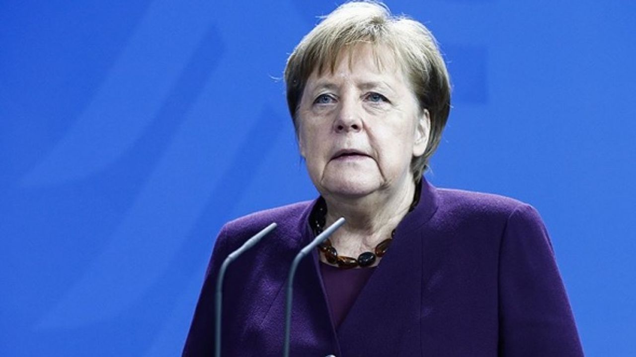Merkel: Adınız 'Klaus' veya 'Erika' olmasa bile Alman olabilirsiniz