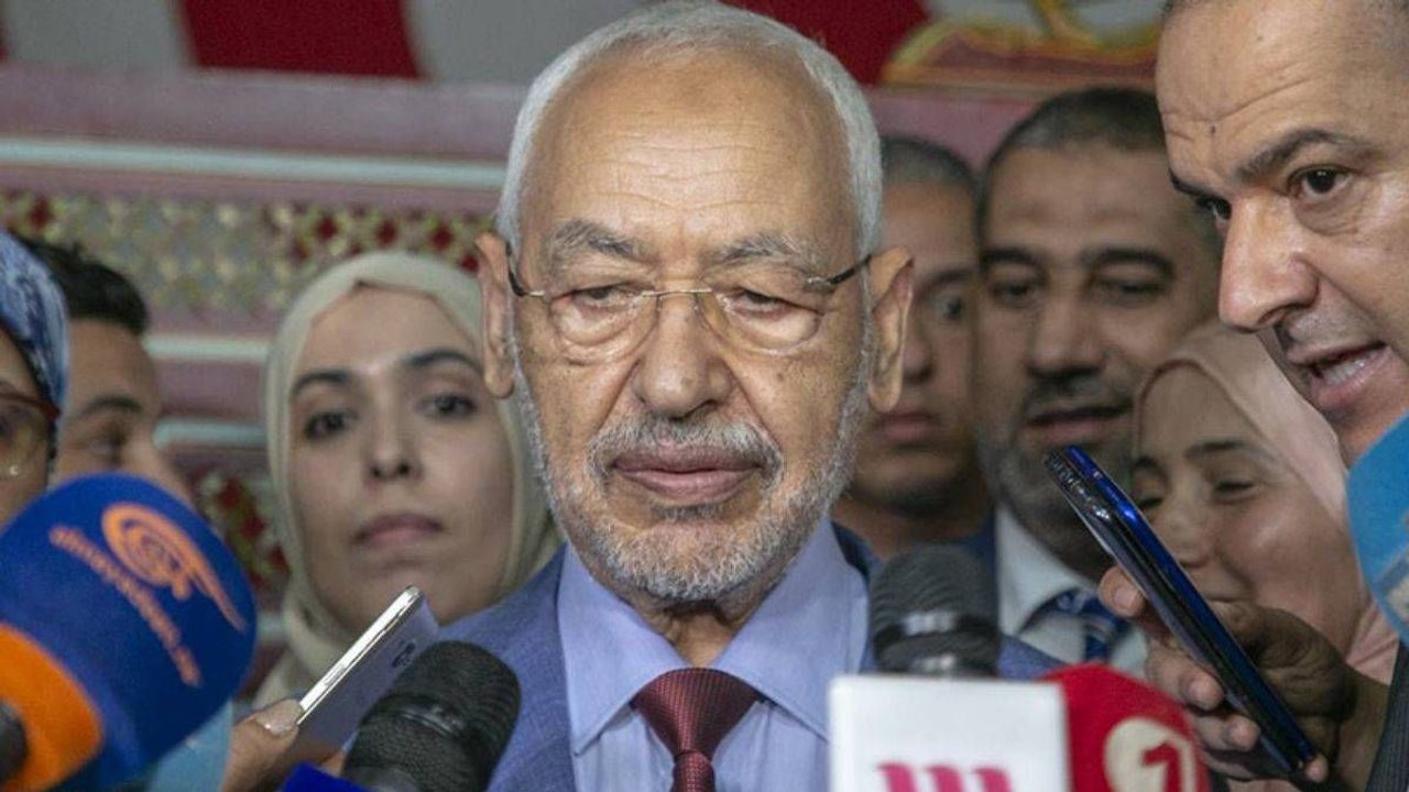 Tunus Meclis Başkanı Gannuşi'nin yetkilerini devrettiği haberlerini danışmanı  yalanladı