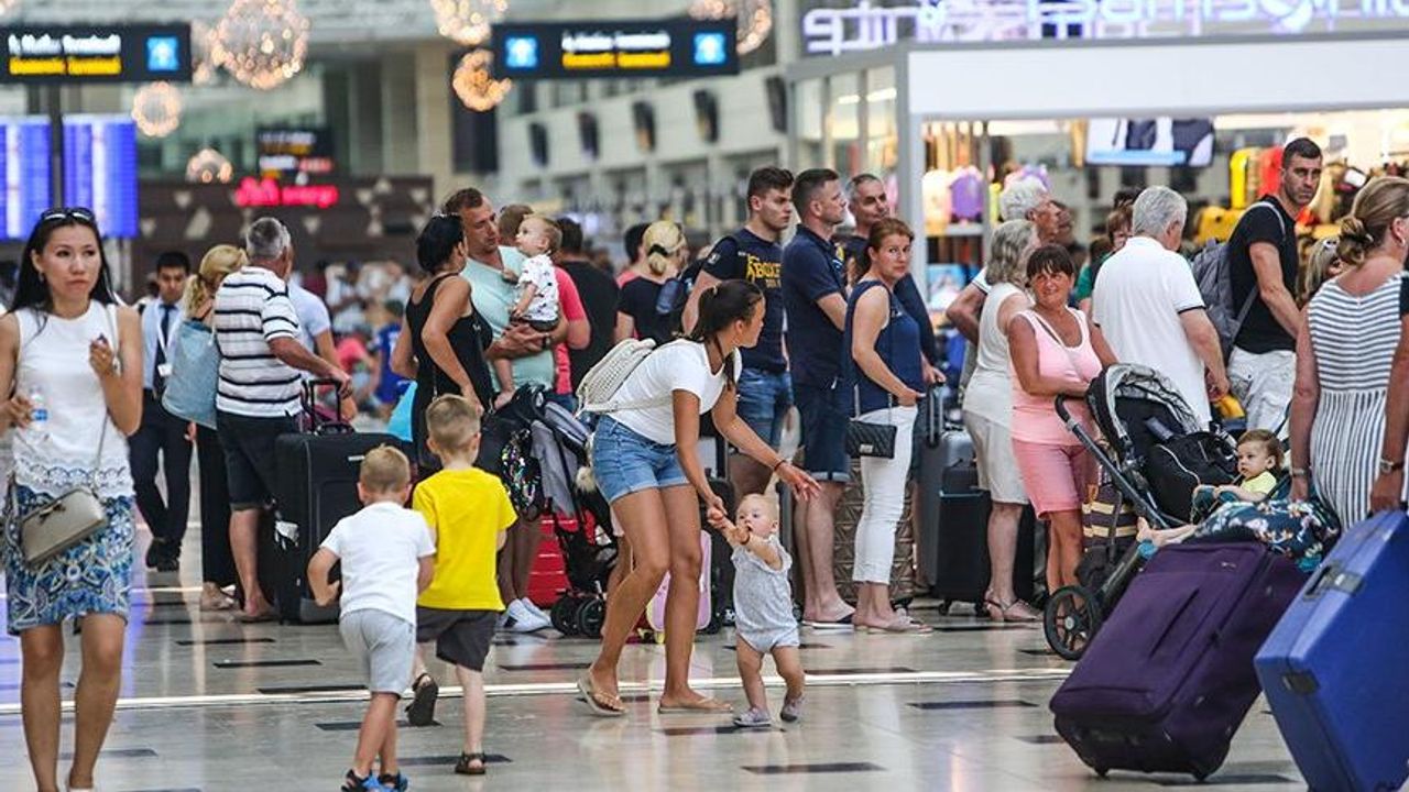 Turist sayısı ağustosta 21 ayın zirvesinden geriledi