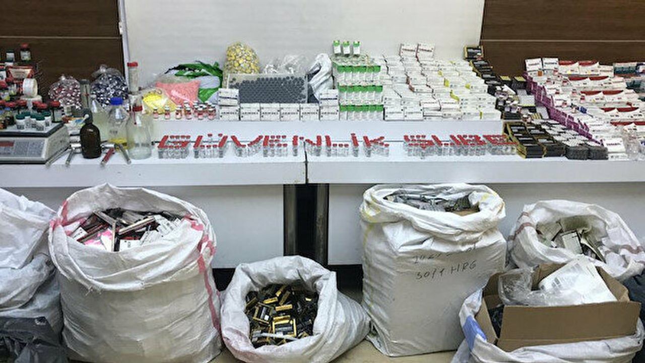 Ümraniye'de piyasa değeri 7,5 milyon TL olan 445 bin sahte ilaç ele geçirildi