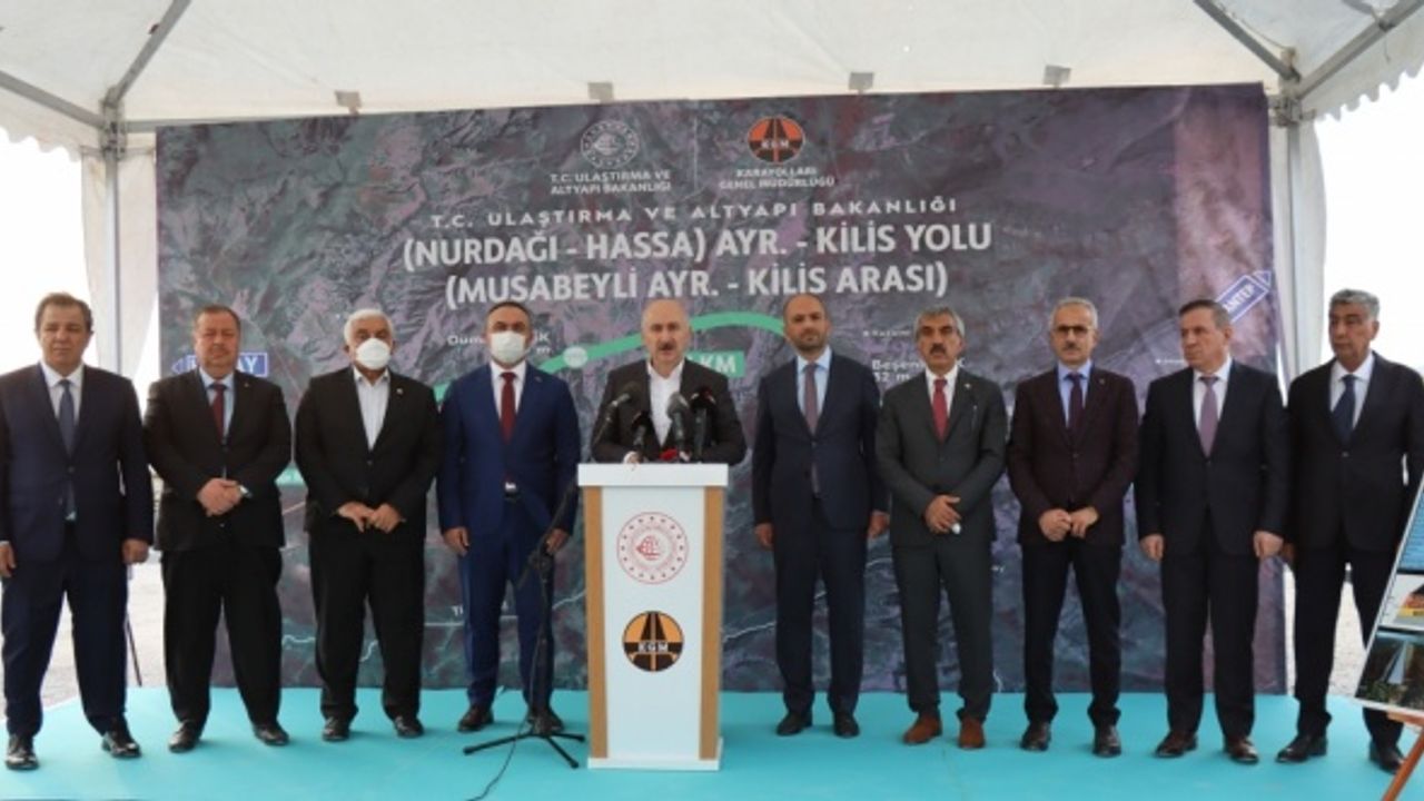 Bakan Adil Karaismailoğlu, Kilis-Akbez kara yolu şantiyesini ziyaretinde konuştu: