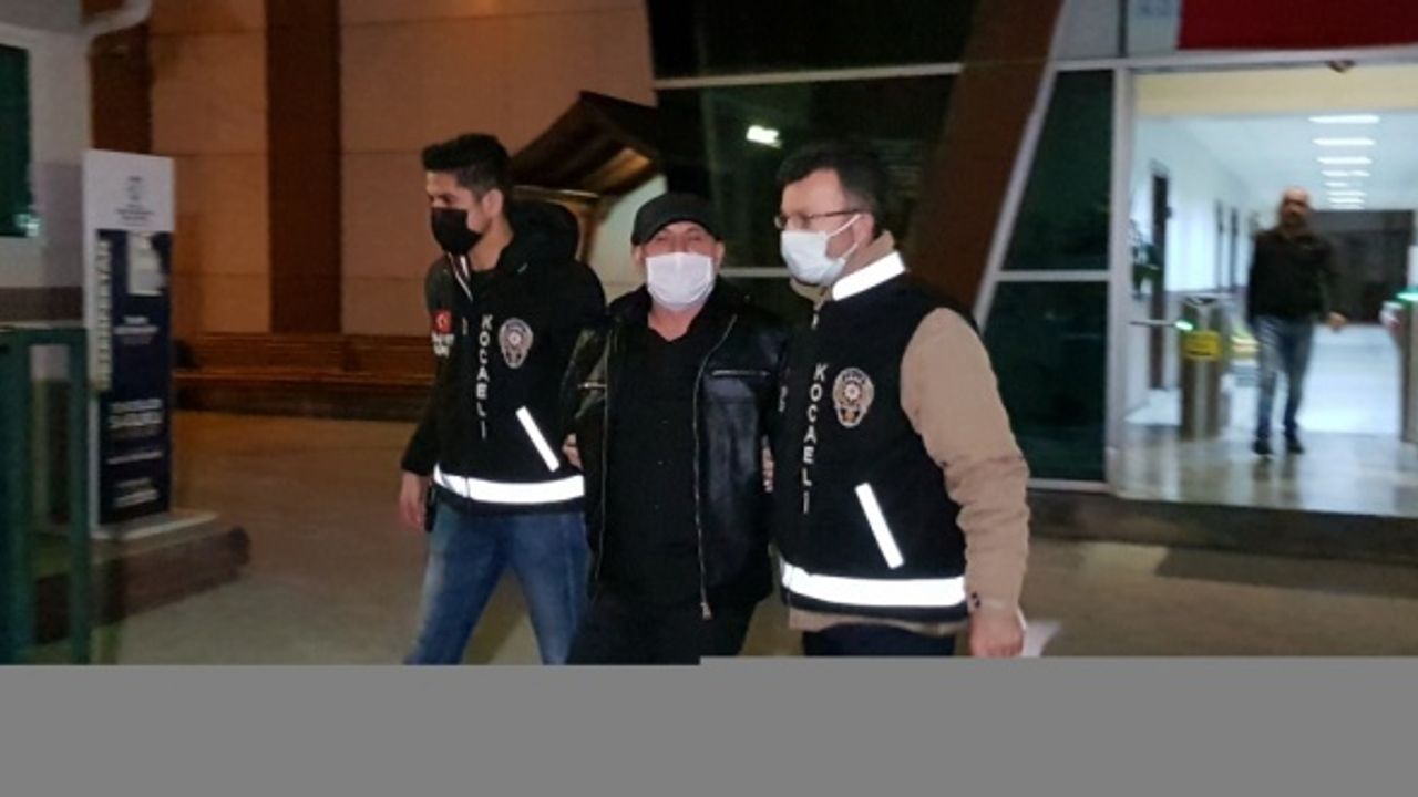 Kocaeli'de içinde kız arkadaşını öldürdüğü taksiyle emniyete giden zanlı tutuklandı