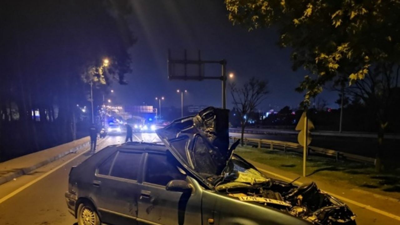 İstanbul'da aracıyla polisten kaçan sürücü Kocaeli'de bariyerlere çarparak yaralandı
