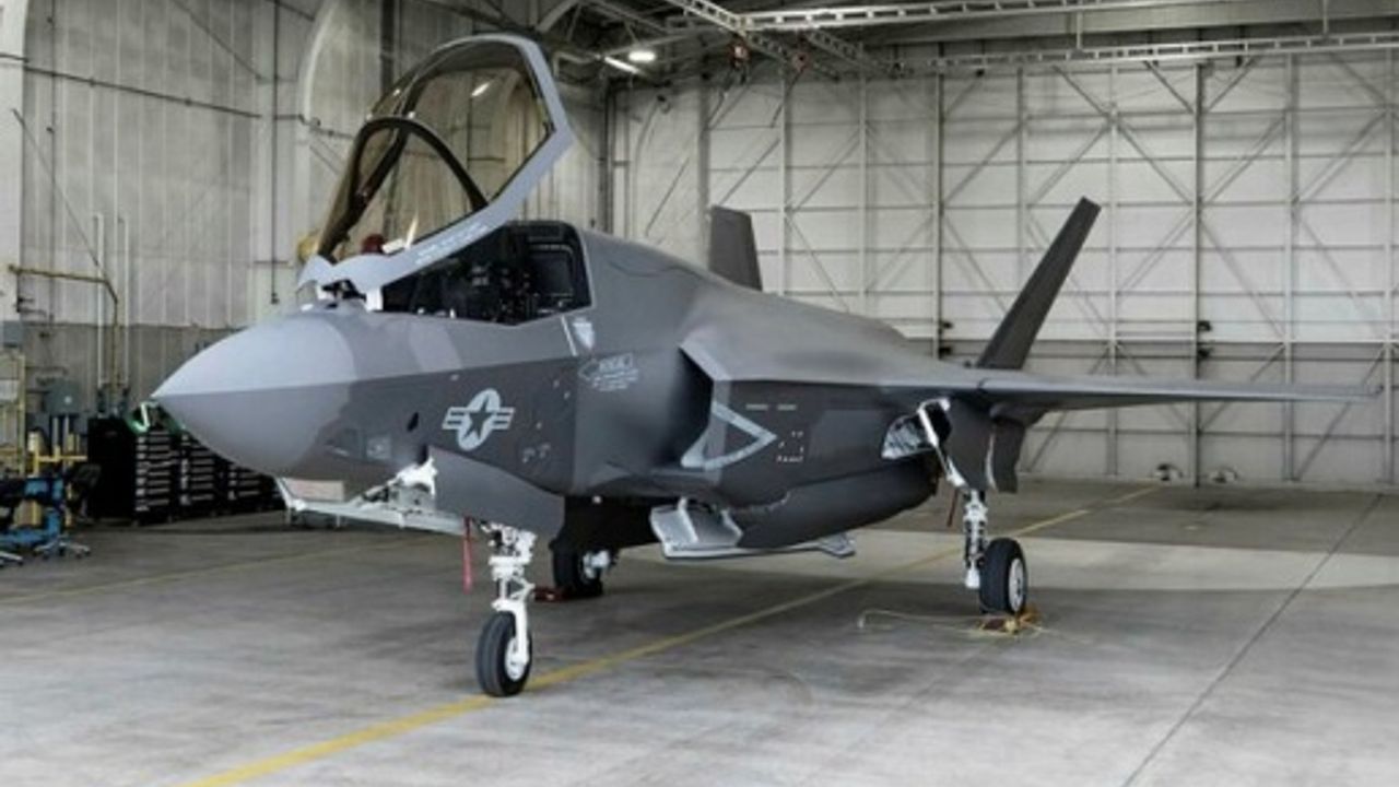 Japonya savunma kuvvetlerine ait gemide F35B savaş uçakları iniş ve kalkış testine girdi