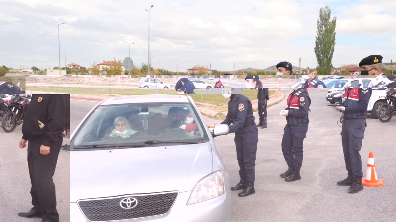Kayseri'de jandarma trafik kontrolünde baklava ve çikolata ikram etti