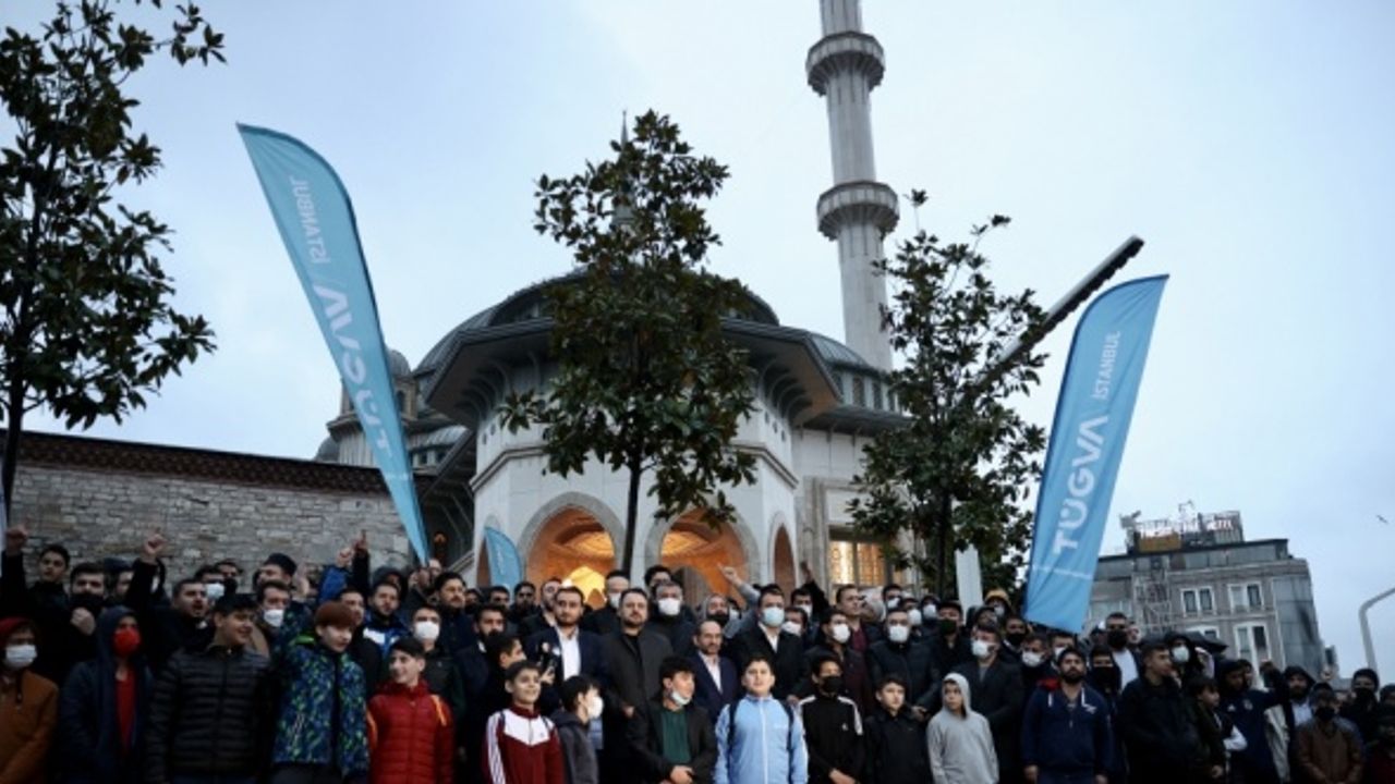 TÜGVA İstanbul İl Başkanı Emrullah Şanlan'dan, Taksim Camisi önünde açıklama: