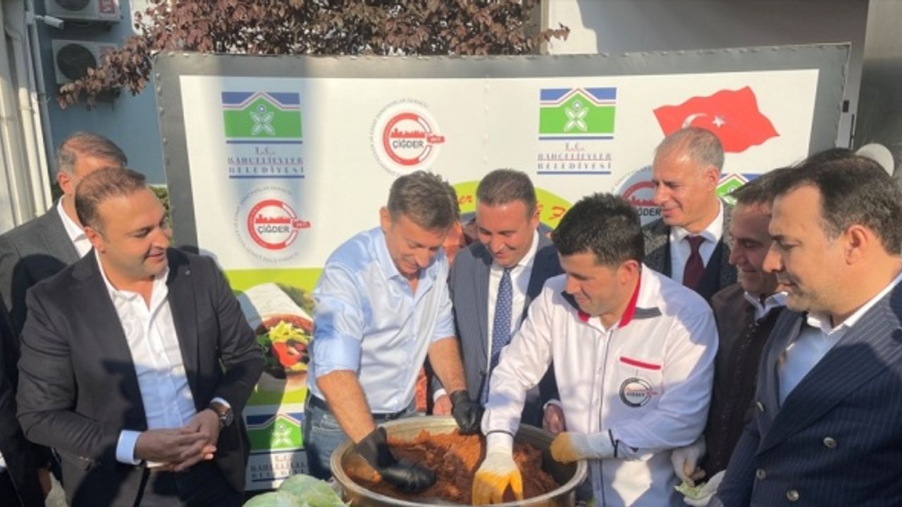 Bahçelievler Belediyesi festivalde 15 bin kişiye çiğ köfte ikram etti