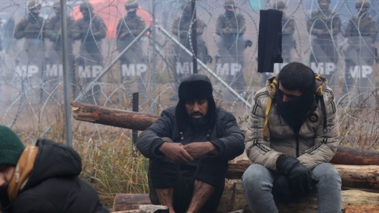 Belarus-Polonya sınırındaki kampta zor koşullarda göçmenlerin bekleyişi sürüyor