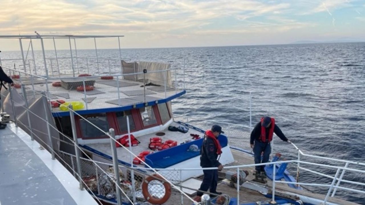Bodrum'da ahşap teknedeki 79 düzensiz göçmen kurtarıldı