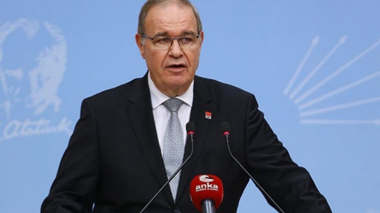 CHP Sözcüsü Öztrak: Saraylarında içtikleri neyse millete de ikram etsinler, bari milletçe o kafaya gelelim