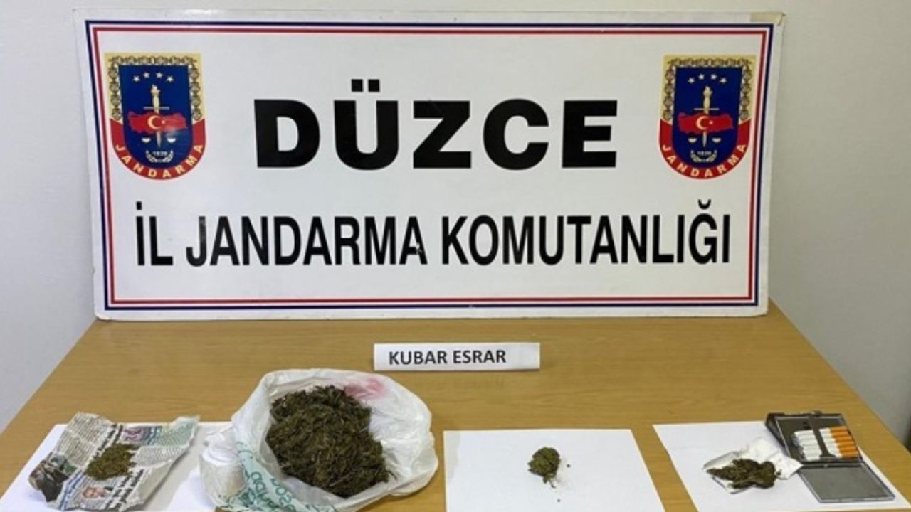 Düzce'de yol denetiminde uyuşturucuyla yakalanan 4 şüpheli gözaltına alındı