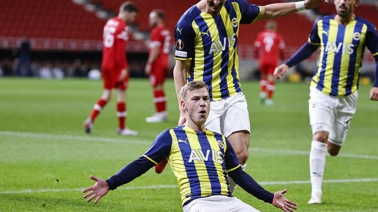 Fenerbahçe ilk galibiyetni aldı; gruptan çıkma şansı sürüyor