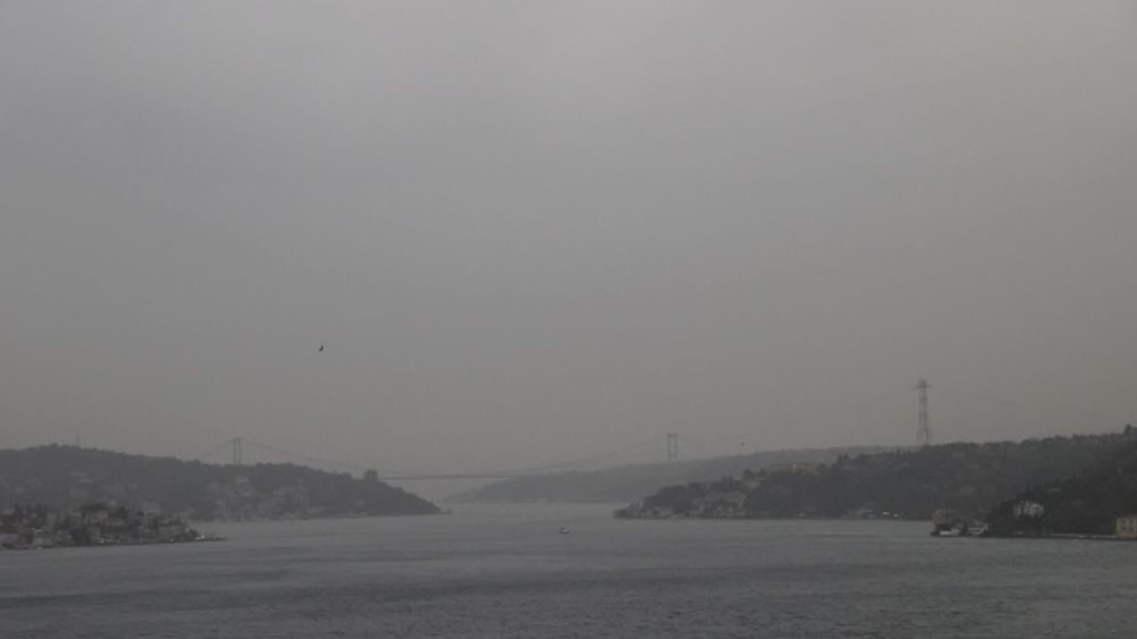 İstanbul Boğazı çift yönlü olarak gemi trafiğine kapatıldı