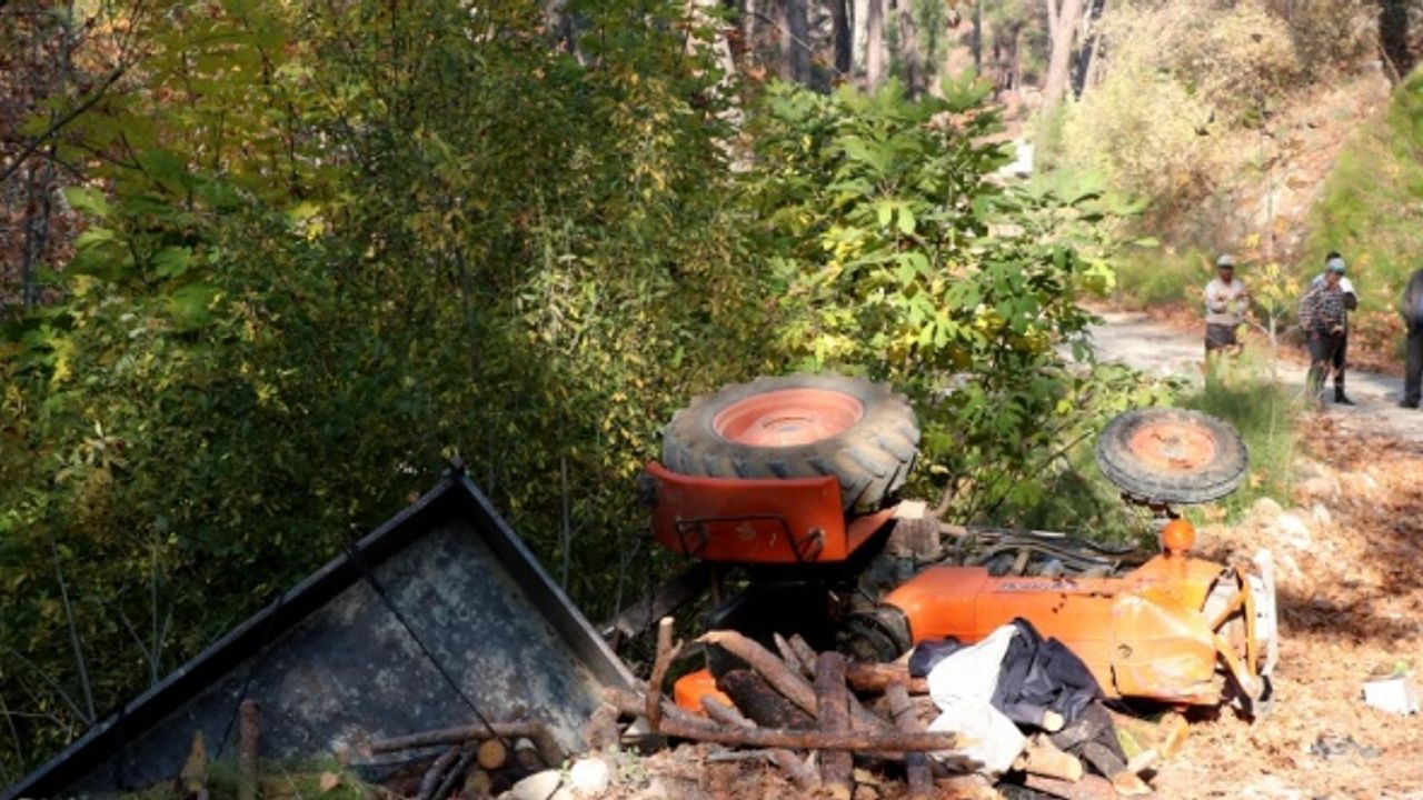 Muğla'da devrilen traktördeki baba ile oğlu yaşamını yitirdi