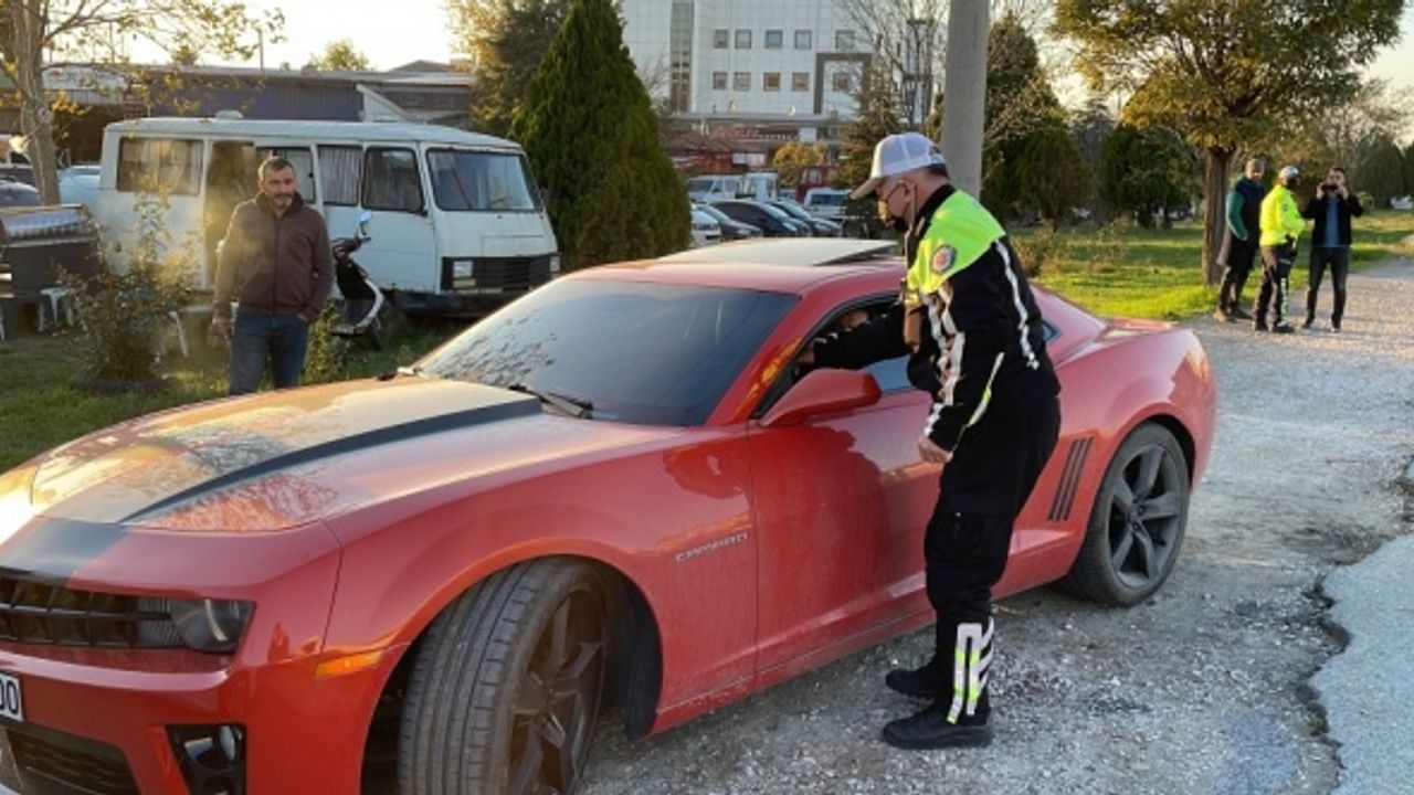 Ön camı filmli araç sürücülerini “güneş gözümü alıyor“ bahanesi cezadan kurtaramadı