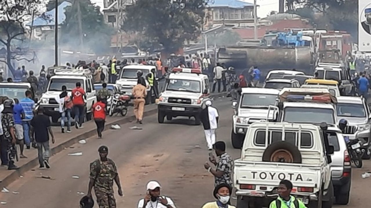 Sierra Leone'de yakıt tankerinin patlaması sonucu onlarca kişi öldü