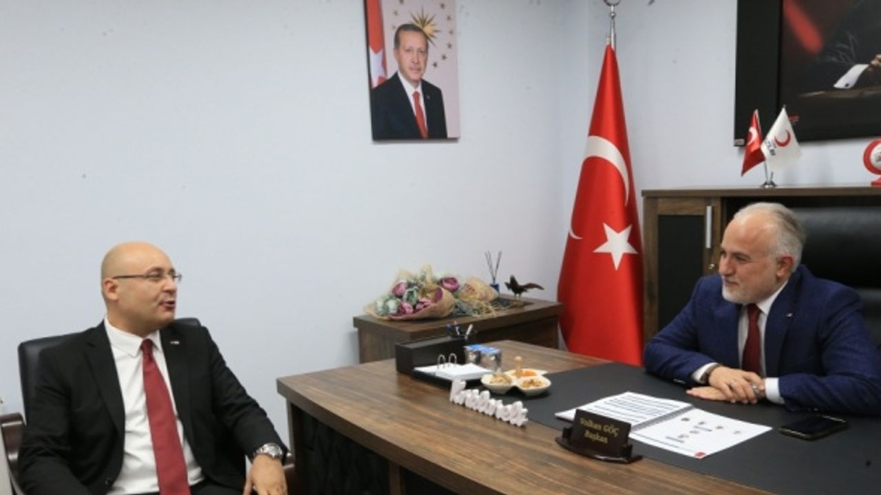 Türk Kızılay Genel Başkanı Kerem Kınık, Kırklareli Şubesinin yöneticileriyle toplantı yaptı
