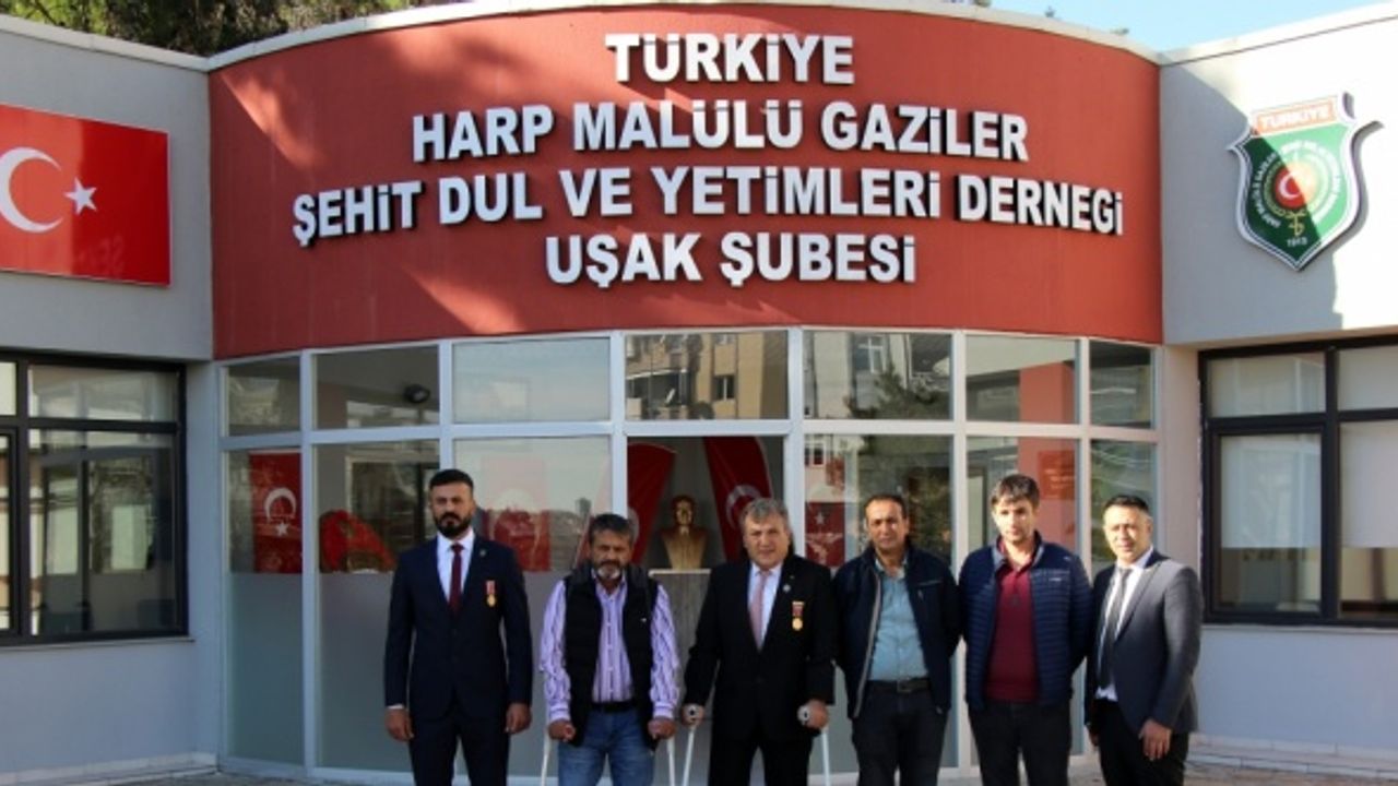 Uşak'ta gaziler ve şehit aileleri, İYİ Parti Kocaeli Milletvekili Lütfü Türkkan'ı kınadı