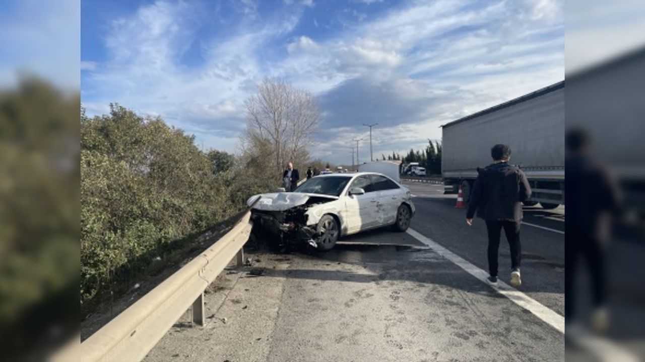 Anadolu Otoyolu'nda cip ile otomobilin çarpıştığı kazada 3 kişi yaralandı