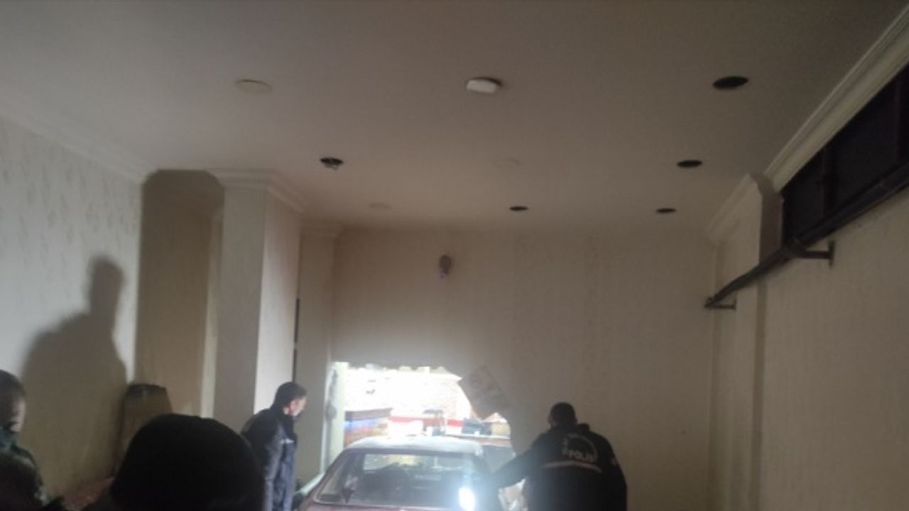 Ankara'da bir kişi, tartışmaları üzerine otomobille iş yerine giren ortağını öldürdü