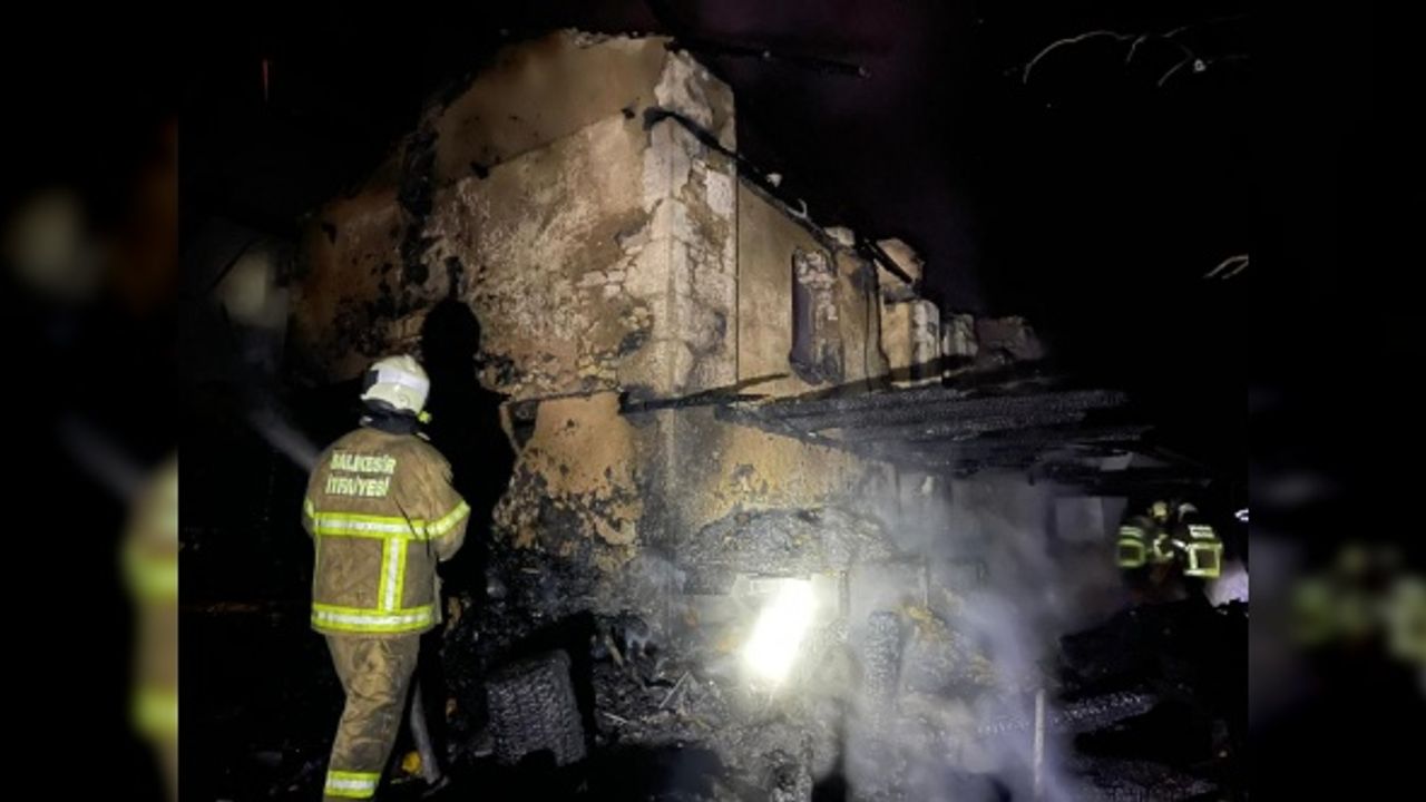 Balıkesir'de evinde yangın çıkan 96 yaşındaki kişi öldü