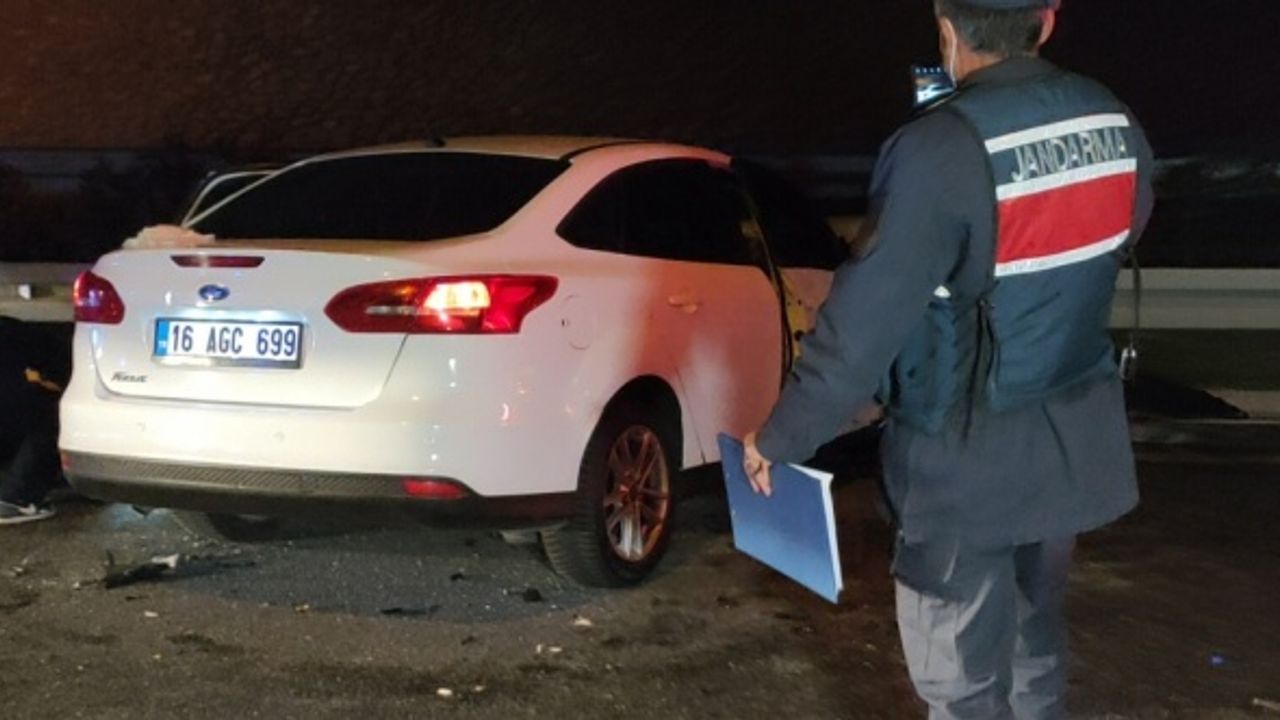 Bursa'da iki otomobilin çarpışması sonucu 3 kişi öldü, 2 kişi yaralandı