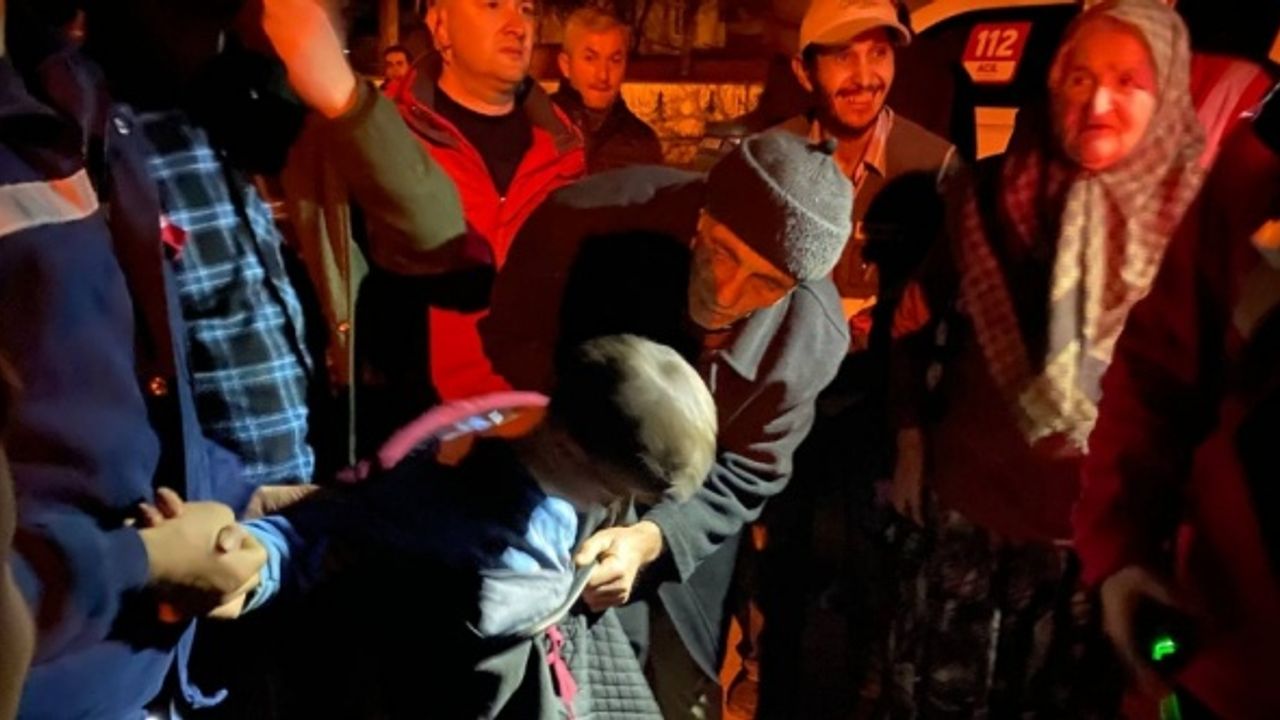 Düzce'de kaybolan çocuk dere yatağında bitkin bir şekilde bulundu