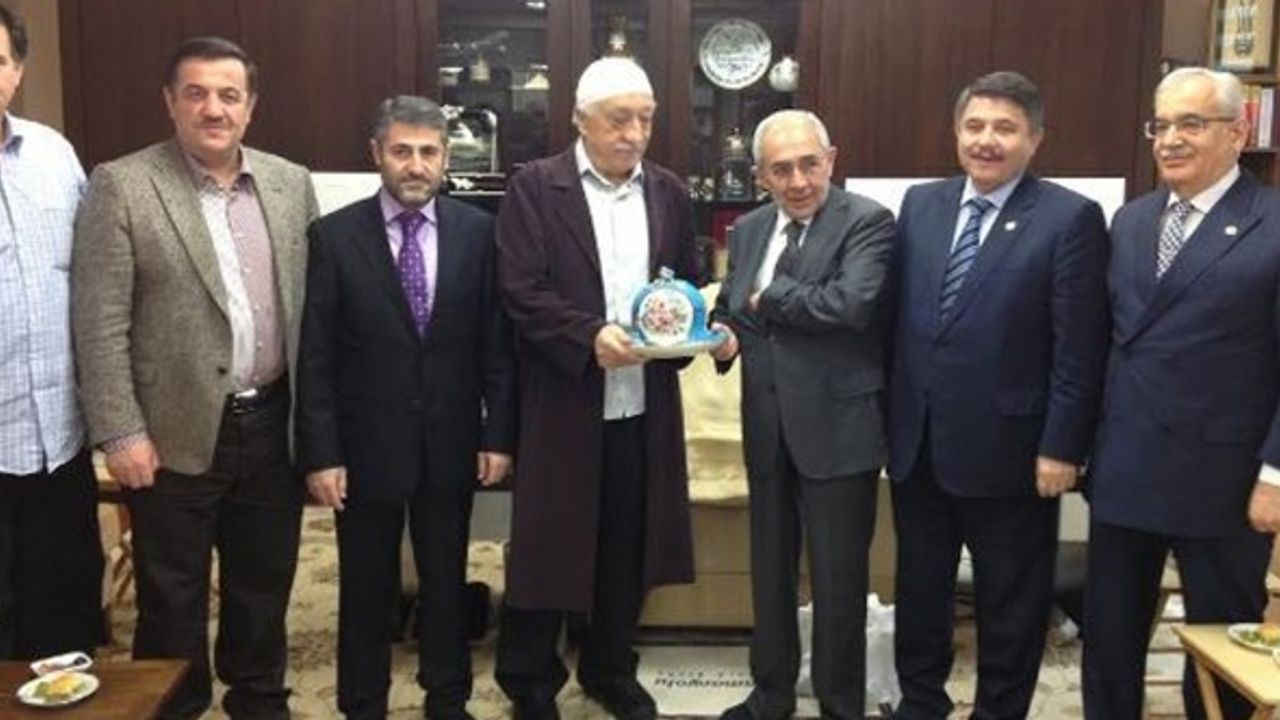 Hazine ve Maliye Bakanlığı'na atanan Nureddin Nebati'nin Fethullah Gülen'le Pensilvanya fotoğrafı tekrar gündemde