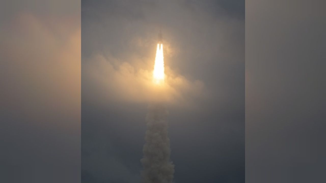 NASA, dünyanın en büyük uzay teleskobu James Webb'i uzaya fırlattı