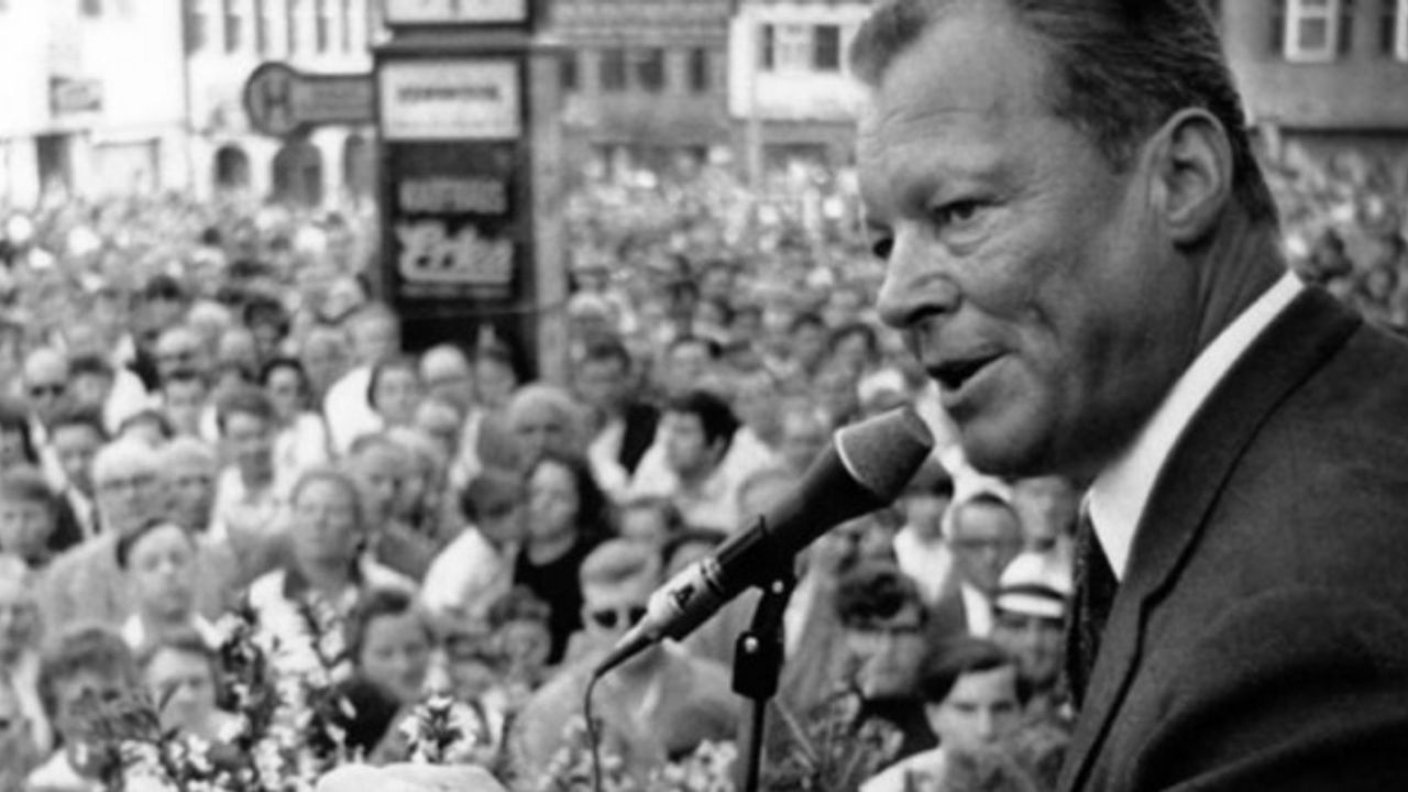 Spiegel: Eski Almanya başbakanı Willy Brandt, ABD ordu istihbaratı muhbiriydi