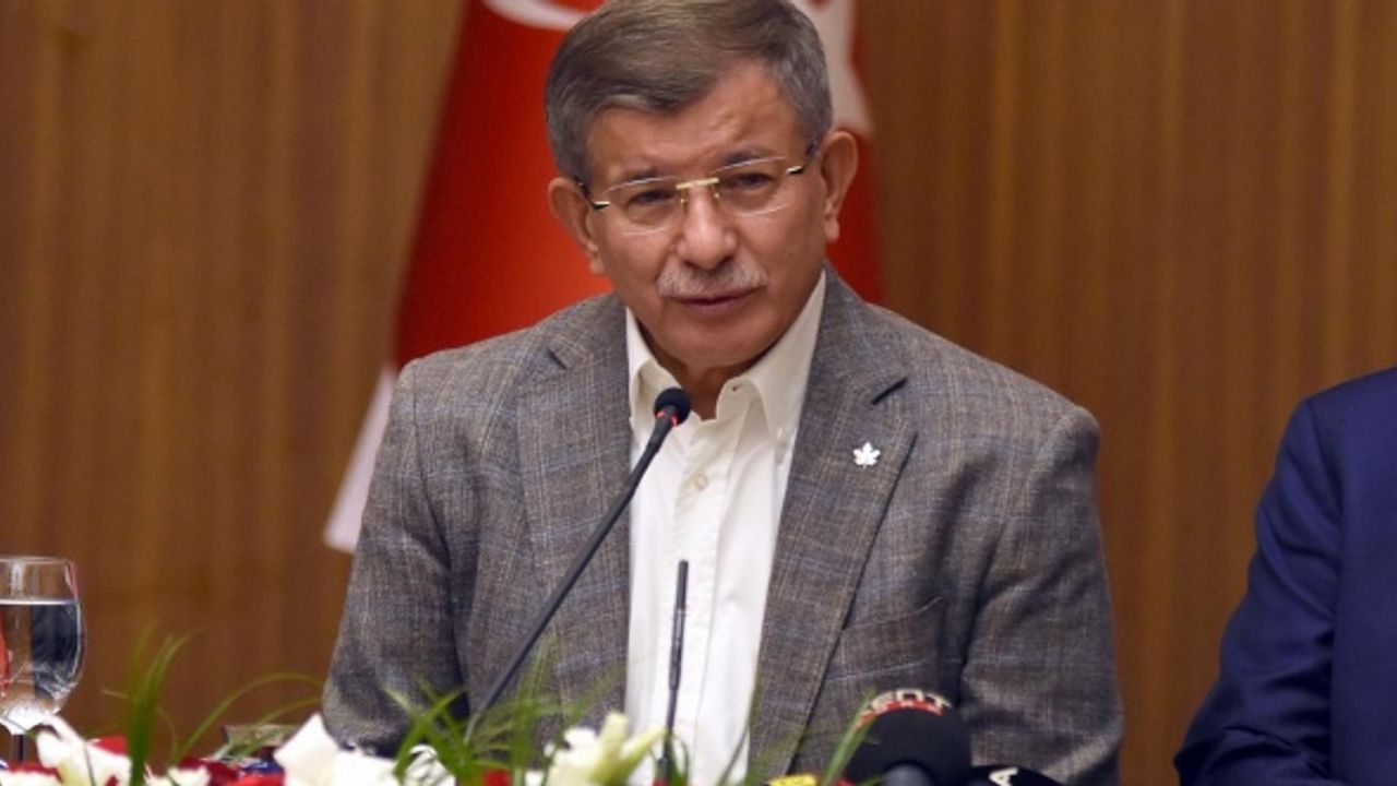 Davutoğlu'ndan Erdoğan'a: Dini hassasiyet üzerinden siyaset yapmak, dinin kişisel çıkarlara alet edilmesinden başka bir şey değil