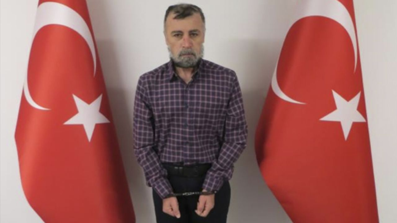 Hablemitoğlu suikastinin katil zanlılarından Nuri Gökhan Bozkır Ukrayna'dan Türkiye'ye getirilerek Emniyet'e teslim edildi
