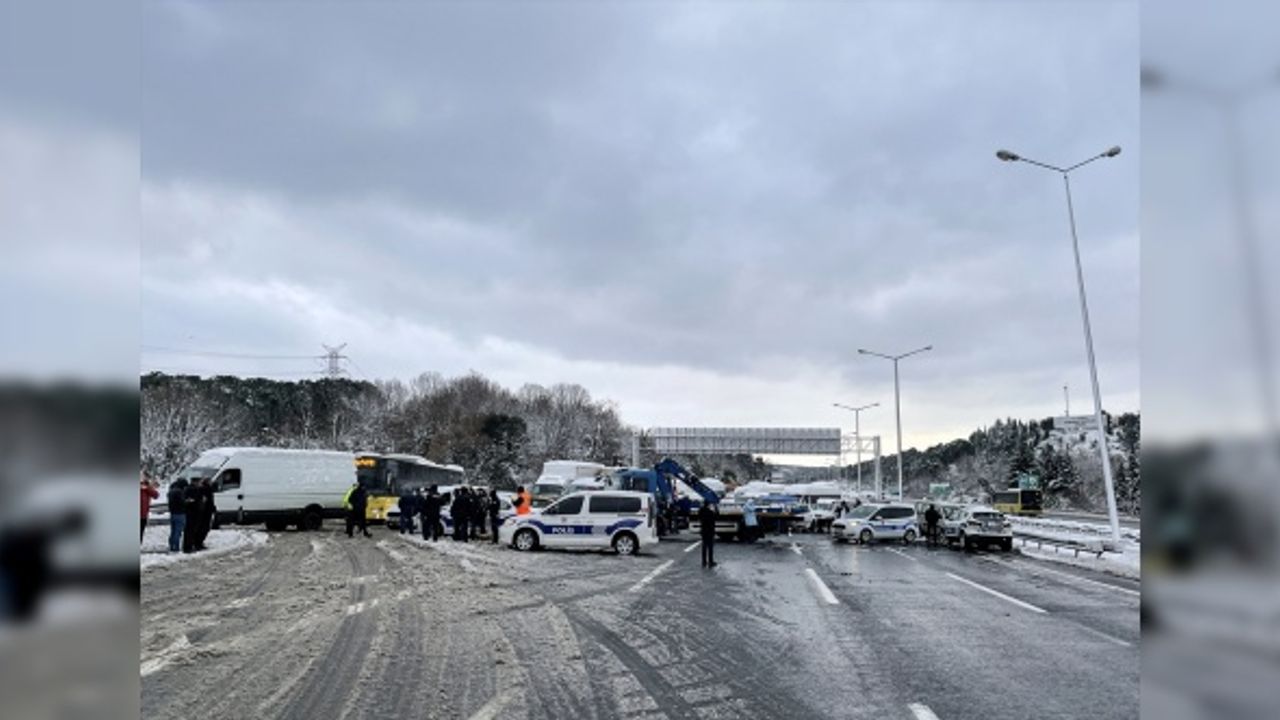 İstanbul'da özel araçlar saat 13.00'e kadar trafiğe çıkamayacak