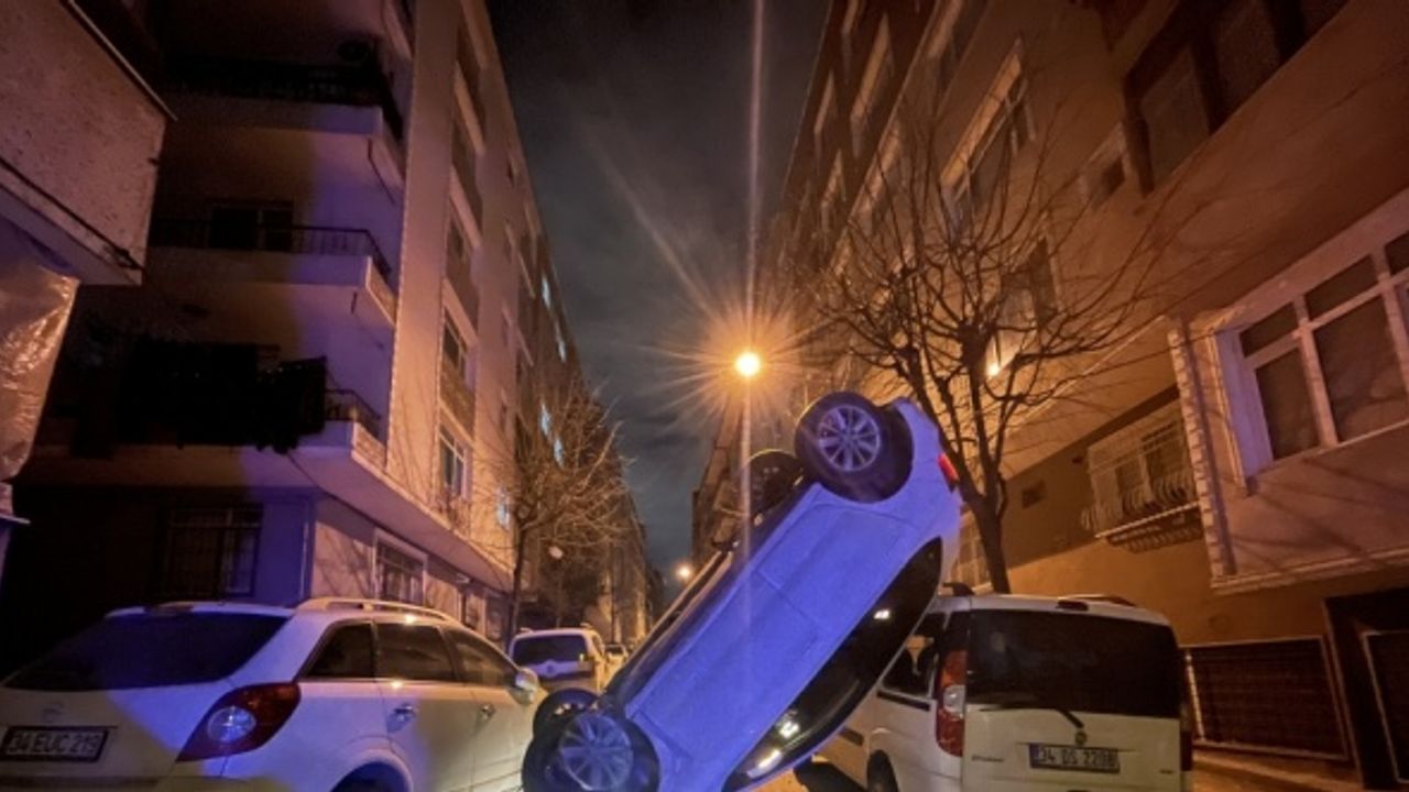 İstanbul'da alkollü sürücü park halindeki araçlara çarptı