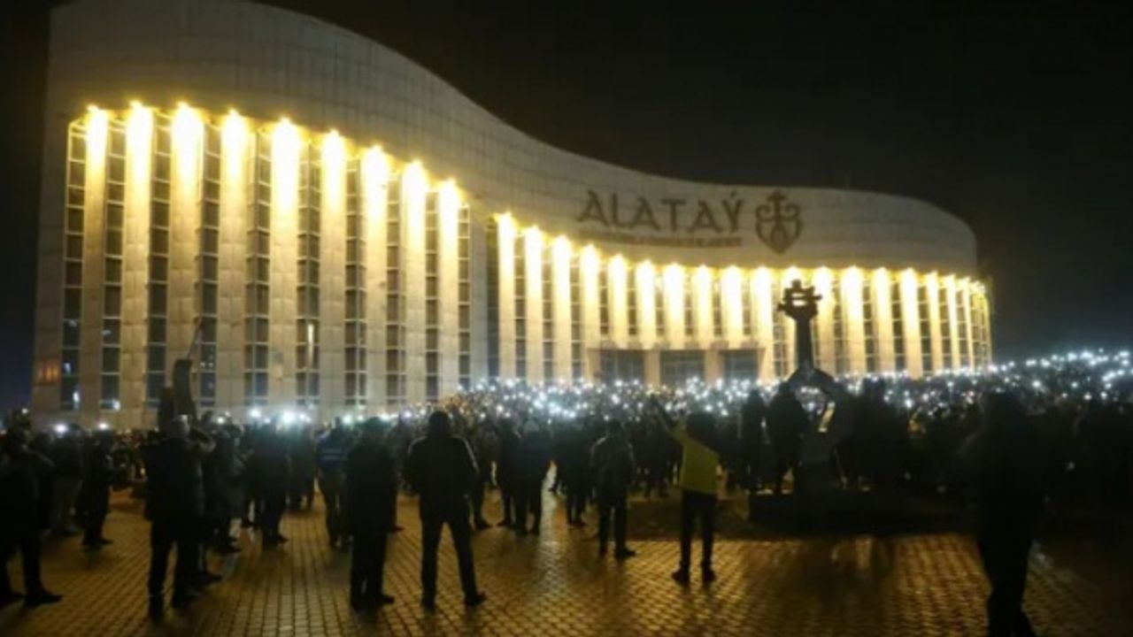 Kazakistan'da akaryakıt zammı protestoları sebebiyle hükümet istifa etti